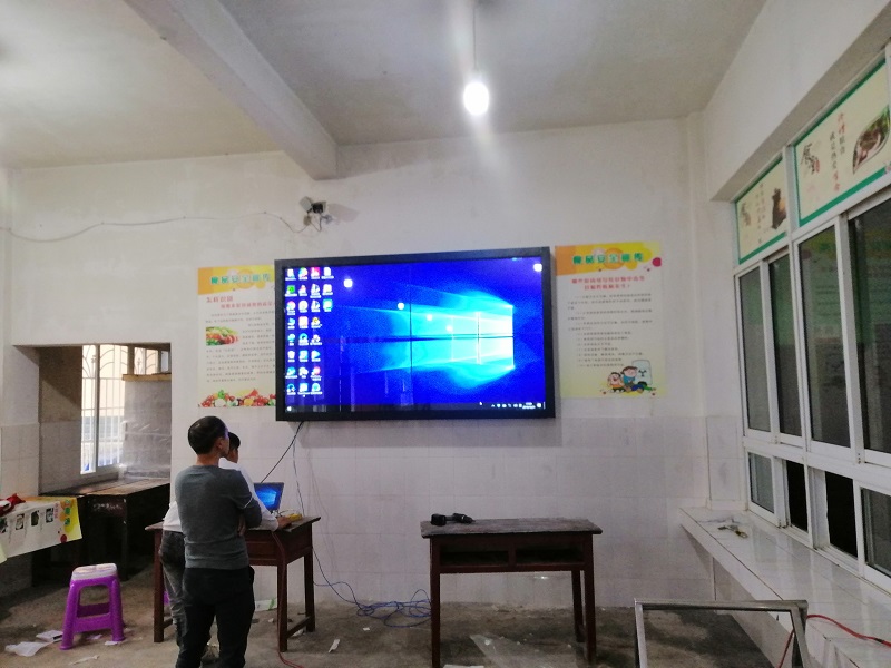 華邦瀛觸摸式液晶拼接屏入駐云南中心小學，把“視界”帶進校園食堂